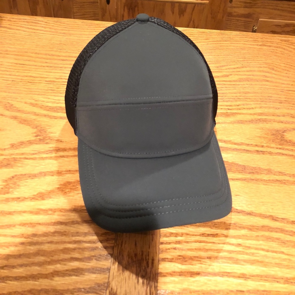 NWT lululemon dash and splash cap